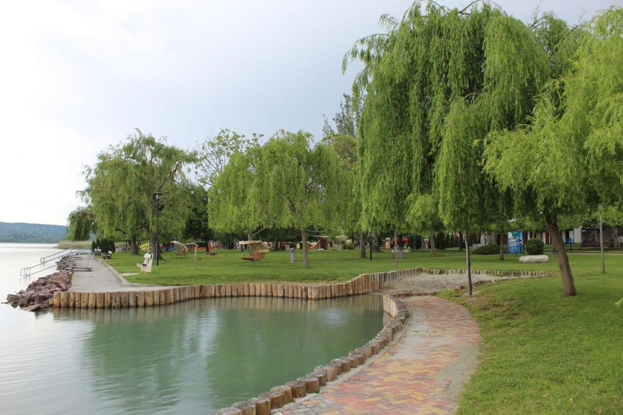 Balcsi1 Lägenhet Balatonfůzfő Exteriör bild